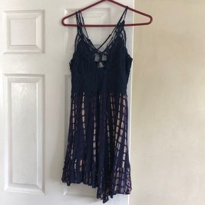 Small navy and tan dress very comfortable super cute uneven edges at the bottom